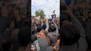 شاهد لحظة قراءة النشيد الوطني العراقي بمرور جثمان الشهيد ثائر الطيب/ساحة الاعتصام