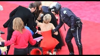 Jennifer Lawrence Trips At Oscars 2014 + Funniest Moments! (MASHUP)