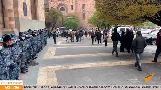 В Ереване продолжаются демонстрации против премьер-министра Пашиняна