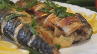 Запеченная скумбрия с луком и лимоном.  Самый Вкусный и Простой рецепт!