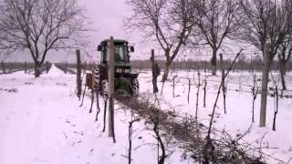 Работа JOHN DEERE-5090 с измельчителем VG-175