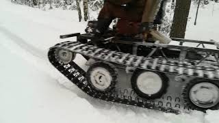 Самодельный гусеничный вездеход по глубокому снегу 4