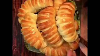 Рогалики с абрикосовым джемом. Булочки рогалики. Рецепты в описании.