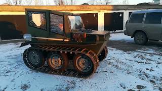 Гусеничный вездеход Scout PRO маневрирование на месте.