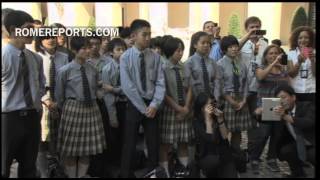 Pope cuts off vacation to meet with 200 Japanese students