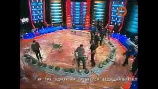 Вячеслав Меркушев бьет арбузы головой