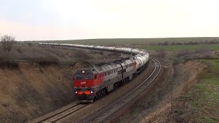 Тепловоз 2ТЭ116У-0165 с грузовым поездом
