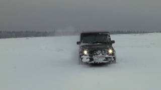 Снежный подьем в гору. Соревнование внедорожников.