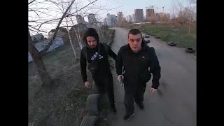 В Киеве вооруженный пистолетом полицейский избил водителя