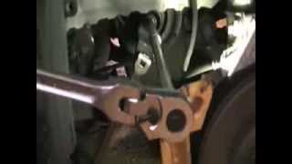 Auto Repair - Honda Crank Pulley Tool Use