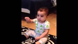 7 месячный малыш танцует Gangnam Style