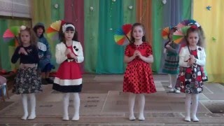 Танец для мамы в детском садике (старшая группа)