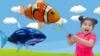 Suri Plays with Cute Animal Balloon Kid Toys