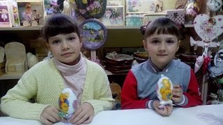 Ручная работа. Мастер класс для детей\ДЕКУПАЖ ПАСХАЛЬНЫХ ЯИЦ\ Маричка украшает пасхальное яйцо.