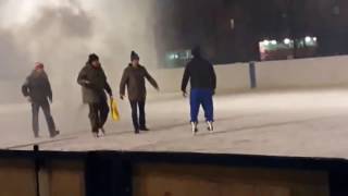 Драка между Украинцем и русским на катке 2016