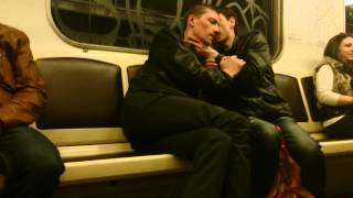 Смешные алкоголики в метро