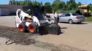 В работе. Мини погрузчик bobcat Бобкэт с навесным оборудованием