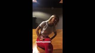 Aleyna Tilki - Sütyensiz