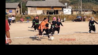 [funny video] khi gái bản đá bóng - when the village girl play foodball