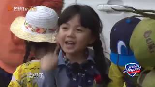 《爸爸去哪儿》贺岁篇 邓伦带娃记：阿拉蕾成椰子大户 杜江站街卖货嗓子都喊哑了 Dad Where Are We Going S05【爸爸去哪儿官方频道】