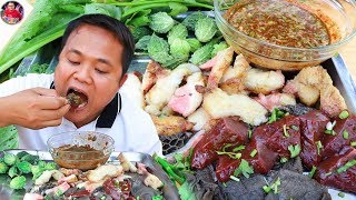 เสือสะดุ้งไฟปะทะเครื่องใน สามสิบกลีบพันตับสด แจ่วเพี้ยไส้อ่อนแกล้มมะระขี้นกขมอ่ำหล่ำ