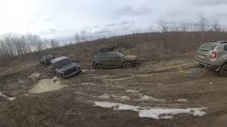На часок в грязь....с Нивами, Duster.... Escape лишился бамперов!