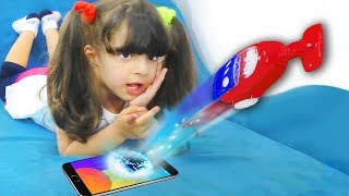 Пылесос из ИГРЫ попал в РЕАЛЬНУЮ жизнь! Пылесос проглотил ВСЕ ИГРУШКИ? IPhone СЛОМАЛСЯ - все НЕ ТАК