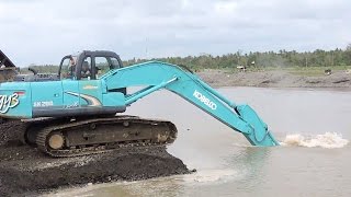 Excavator Kobelco SK200 Dredging Loading Dump Truck