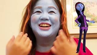 Junior Vampirina and Sae Pretend Play with favorite toys
