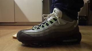 Nike Air Max 95 food stomp, trampling bread slices