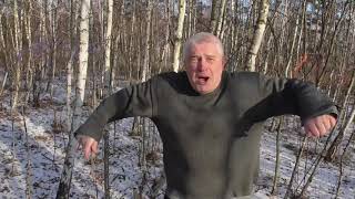 Геннадий Горин танцует в лесу под трек Ивангая