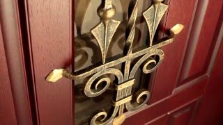 Металлическая дверь со стеклом и отделкой массивом дуба. Завод "Сталь-Сервис"