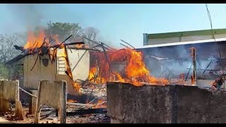 INCÊNDIO   Casa destruída pelo fogo em Santa Luzia da Alvorada em Sao João do Ivaí 29 de agosto 2017
