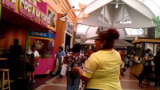 Brady bunch @ grand plaza in fort worth w kueen