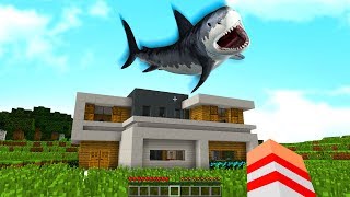 UM TUBARÃO CAIU EM CIMA DA MINHA CASA NO MINECRAFT !