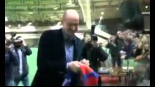 Онопко целует шарф ЦСКА