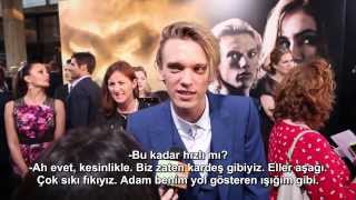 Teen: Lily Collins & Jamie Campbell Bower & Kevin Zegers at TMI Premiere (TR Altyazılı)