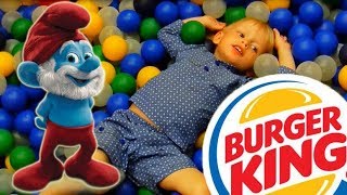 BURGER KING OPEN JUNIOR LUNCH WITH SMURF  Бургер кинг ДЖУНИОР ОБЕД СО СМУРФИКАМИ ИГРАЕМ В ДЕТСКОЙ