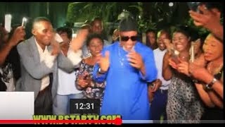 KOFFI ALAKISI KI PATRON NAYE BOTALA MAKAMBU ASALI NA ANNIVERSAIRE YA MAMAN NA YE, MÈRE ÉMOTION GRAVE
