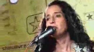 Fernanda Porto toca "Sambassim" no Estúdio Showlivre