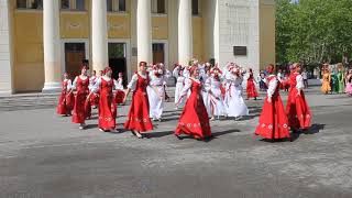 Флэшмоб приуроченный ко Дню России/ www.serovglobus.ru