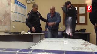 Пьяный дебошир,Новосибирск, драка с полицией. Мат 18+