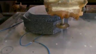 Производство большой гранитной базы.