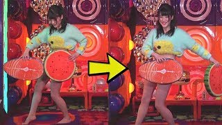 Japanese Girl Switches Cushions In Front Of Her Bottomless Body -【失敗】アキラ100パーセントを女がやってみた