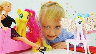 Видео для детей. Игры с Барби и Литл Пони