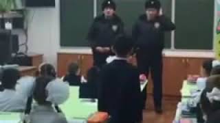 Школьник поставил ментов на место