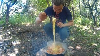 ДОШИРАК В КАЗАНЕ НА КОСТРЕ / ХОЧУ ПОЖРАТЬ