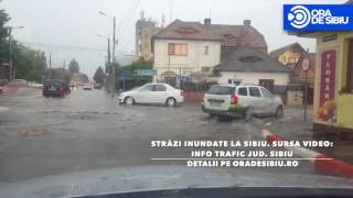 Străzi inundate la Sibiu