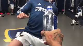 Златан Ибрагимович открутил крышку ногой  #BottleCapChallenge 2019 год