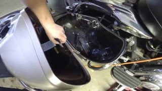 Снятие крышки с бокового кофра Kawasaki Vulcan Voyager VN1700